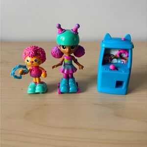 Gabby’s Dollhouse Gabby & Friend Roller-Skating Dolls Playset
